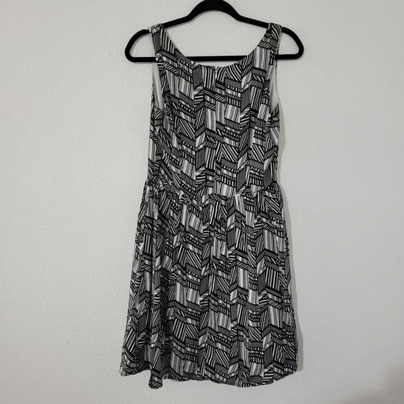 Gap Sleeveless Geometric Print Dress - Picture 2 of 8